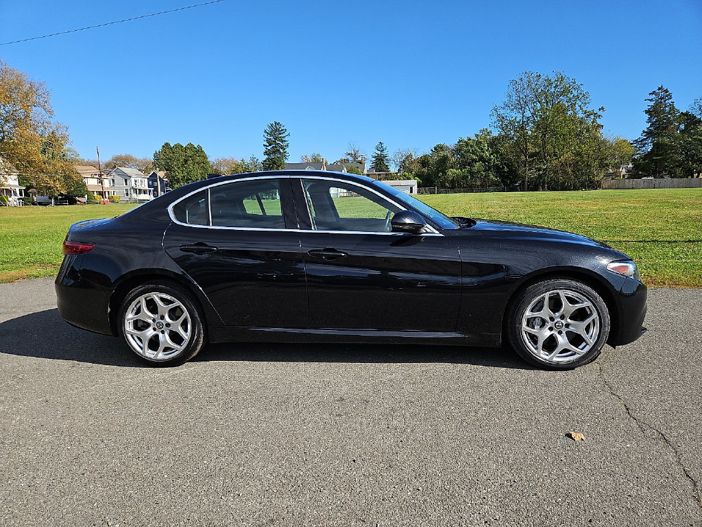 Used 2021 Alfa Romeo Giulia Ti w/ Active Assist 2 Package TI AWD/4WD image 8