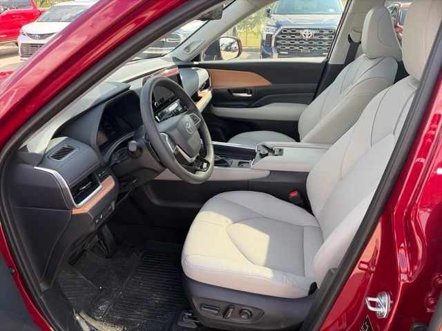 Used 2026 Toyota Grand Highlander AWD image 10