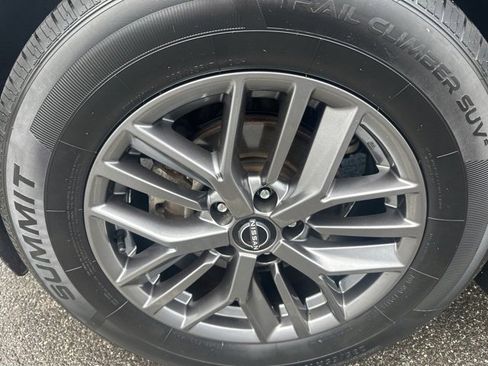 Used 2022 Nissan Rogue S image 9