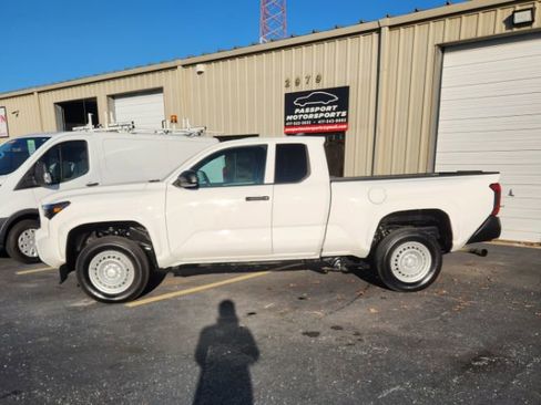 Used 2024 Toyota Tacoma SR image 3