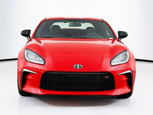 Used 2022 Toyota GR86 Auto (Natl) image 2