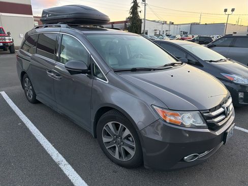 Used 2015 Honda Odyssey Touring image 2