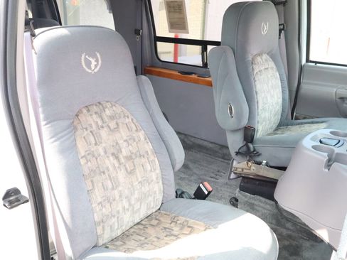 Used 2000 Ford E-150 and Econoline 150 RWD image 49