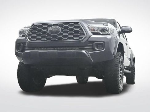 Used 2022 Toyota Tacoma TRD Sport w/ Technology Package AWD/4WD image 32