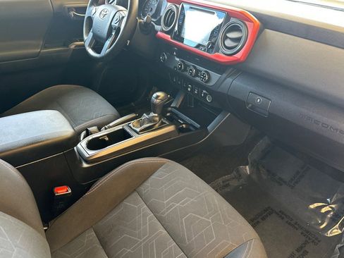 Certified 2018 Toyota Tacoma TRD Sport w/ Technology Package image 18