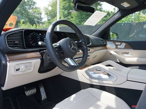 Certified 2026 Mercedes-Benz GLS 580 4MATIC image 10