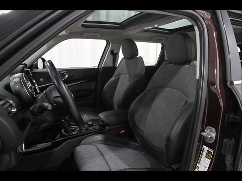 Used 2016 MINI Cooper Clubman FWD image 5