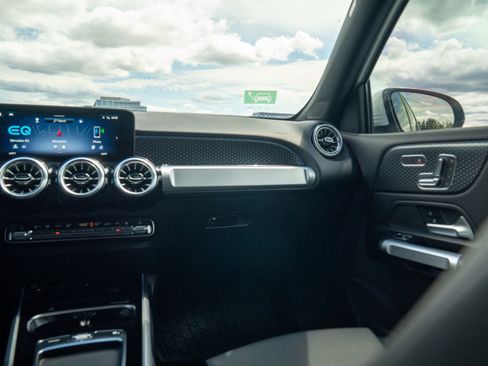 Certified 2024 Mercedes-Benz EQB 250+ image 19