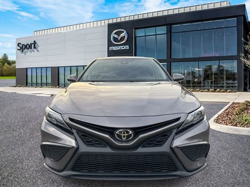 Used 2024 Toyota Camry SE image 9