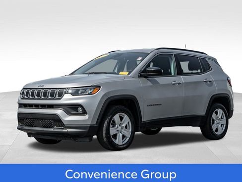 Used 2022 Jeep Compass Latitude w/ Convenience Group AWD/4WD image 3