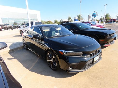 Used 2022 Honda Civic Touring image 7