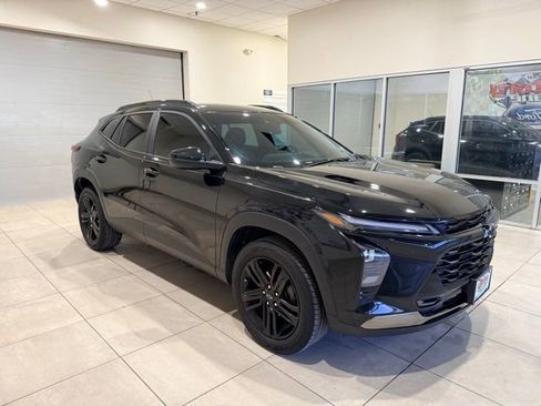 Used 2024 Chevrolet Trax ACTIV w/ Driver Confidence Package image 3