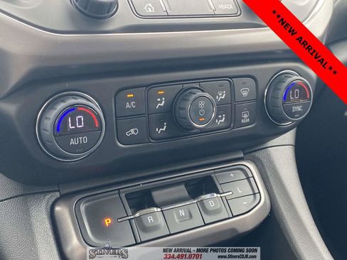 Used 2023 GMC Acadia AT4 image 24