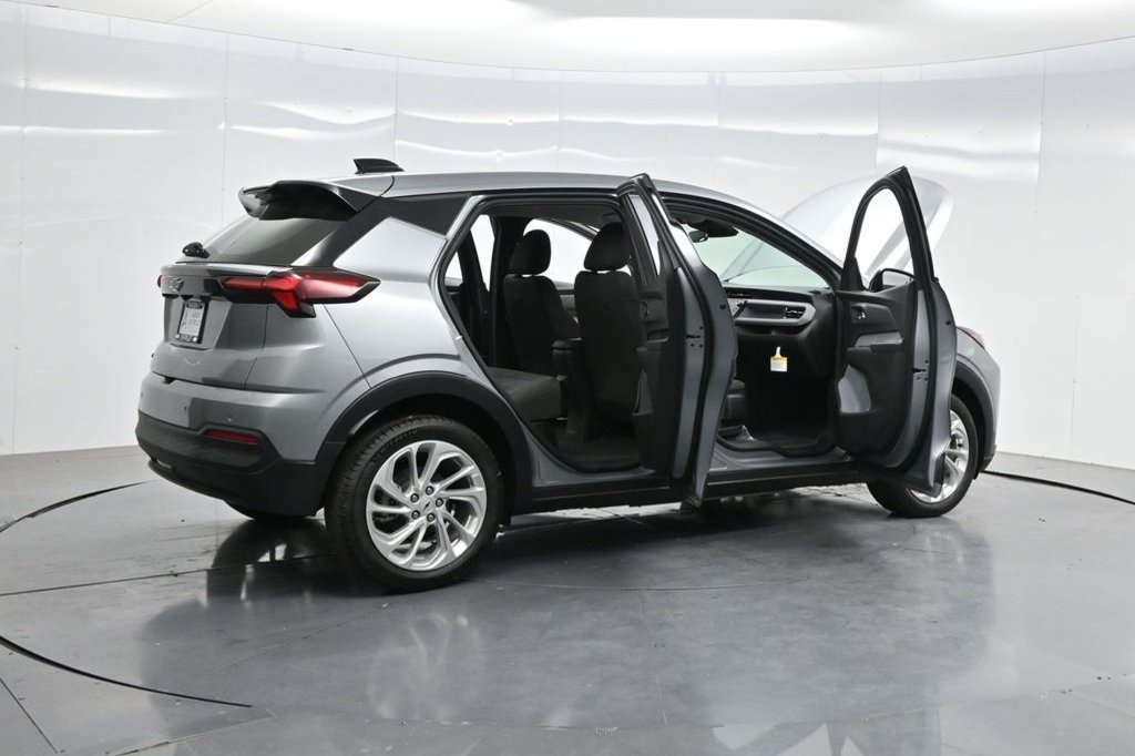 Used 2027 Chevrolet Bolt LT w/ Comfort Package FWD image 4