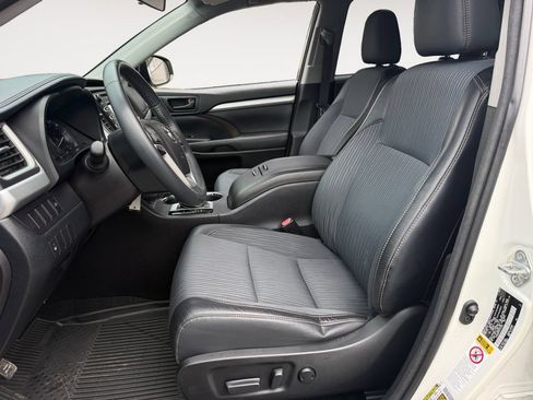 Used 2015 Toyota Highlander LE FWD image 11