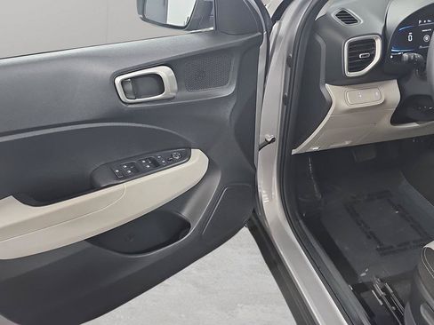Certified 2025 Hyundai Venue SEL FWD image 23