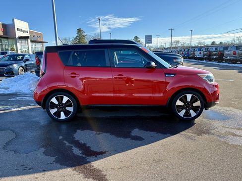Used 2019 Kia Soul + image 2