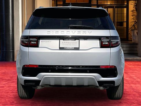 Used 2025 Land Rover Discovery Sport S image 4