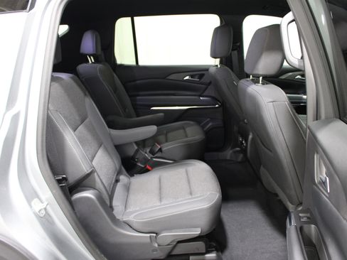 Used 2025 Chevrolet Traverse LT w/ Driver Confidence Package FWD image 26