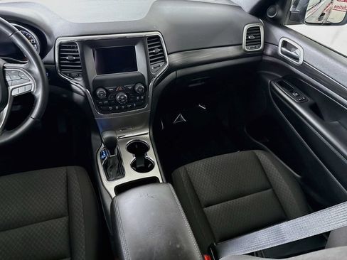 Used 2021 Jeep Grand Cherokee Laredo AWD/4WD image 25