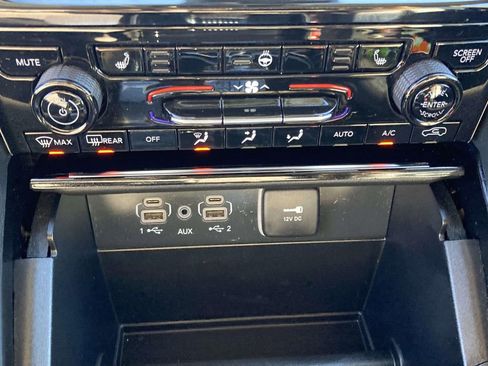 Used 2023 Jeep Grand Cherokee L Limited image 27