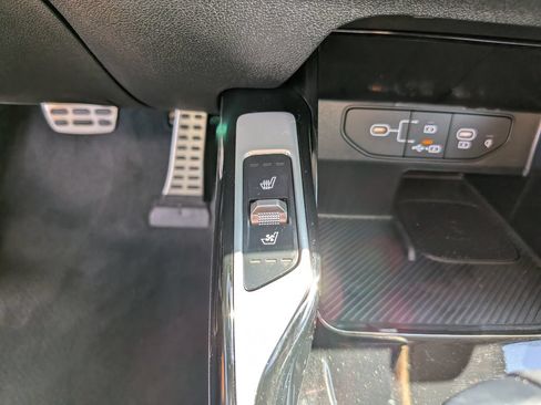Certified 2025 Kia Sorento SX FWD image 28