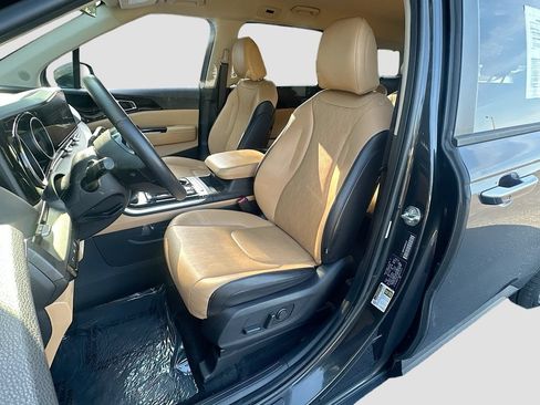 Certified 2024 Kia Carnival EX FWD image 21