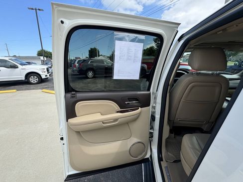 Used 2014 GMC Yukon XL Denali AWD/4WD image 27