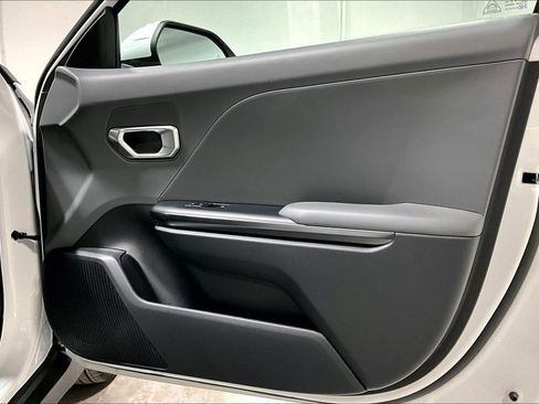 New 2025 Kia K4 LXS image 19
