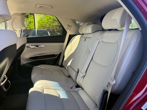 Used 2022 Genesis GV70 2.5T image 9