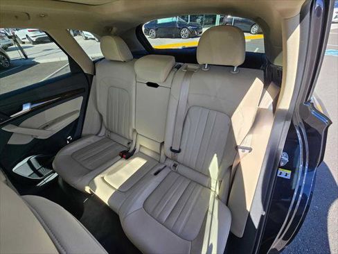 Used 2019 Audi Q5 2.0T Premium Plus w/ Premium Plus Package AWD/4WD image 17