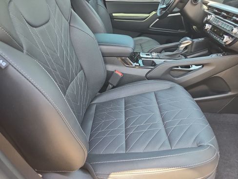 Used 2025 Kia Telluride AWD image 20