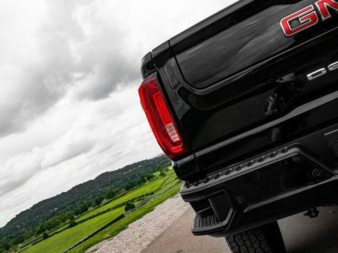 Used 2021 GMC Sierra 2500 Denali w/ Denali Black Diamond Edition AWD/4WD image 7
