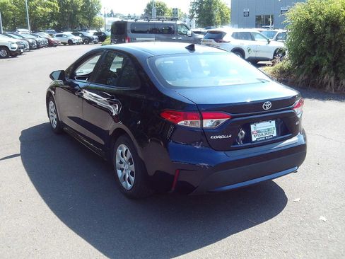 Used 2022 Toyota Corolla LE FWD image 3
