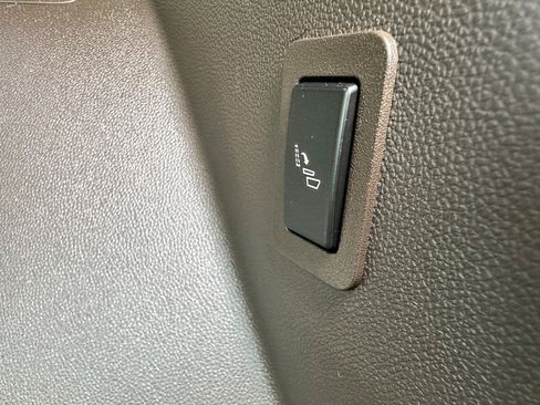 Used 2022 GMC Yukon SLT w/ SLT Premium Package RWD image 24