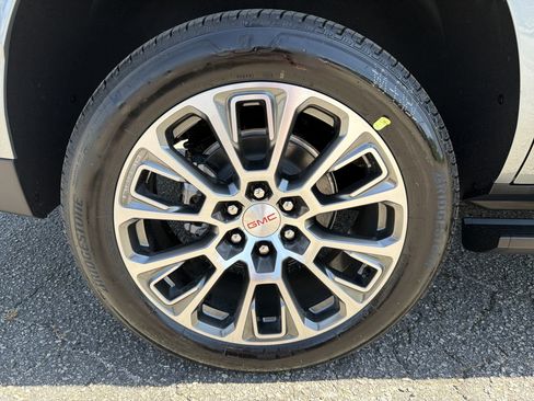 New 2026 GMC Yukon Denali w/ Sun & Power Step Package image 20