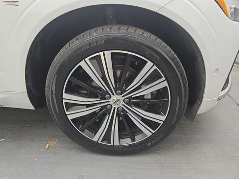 Used 2023 Volvo XC60 B5 Plus image 12