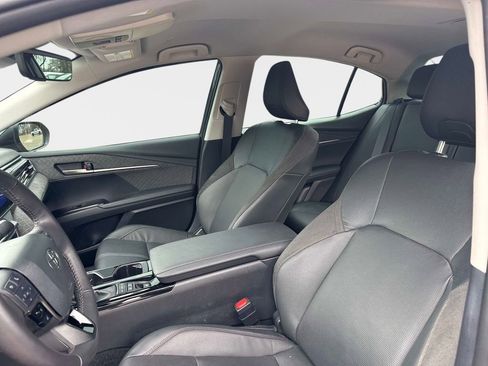 Used 2025 Toyota Camry XLE image 17