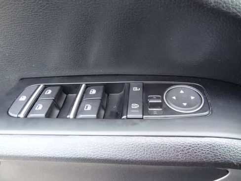 Used 2025 Kia Soul LX w/ LX Technology Package FWD image 13