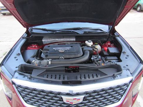 Used 2024 Cadillac XT4 Premium Luxury image 55