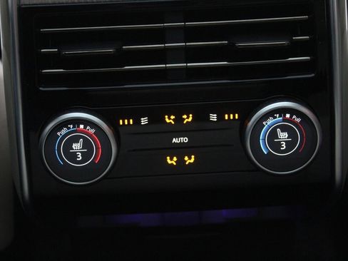 Used 2024 Land Rover Range Rover SE image 9