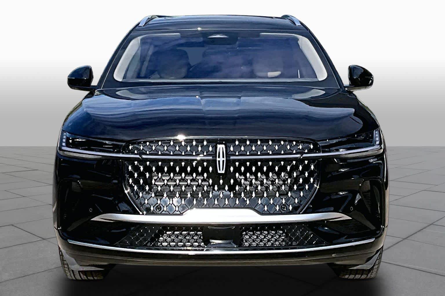 Used 2025 Lincoln Nautilus Reserve AWD/4WD image 4