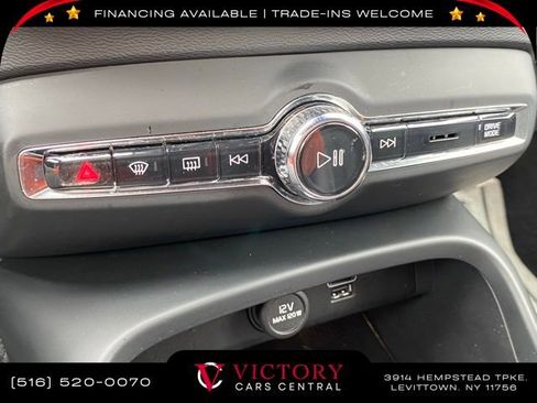 Used 2021 Volvo XC40 T5 R-Design w/ Advanced Package image 34
