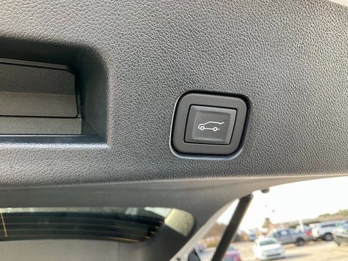 New 2025 GMC Acadia Elevation image 16