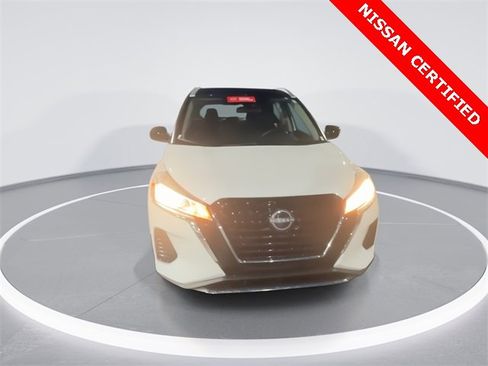 Certified 2023 Nissan Kicks SV image 3