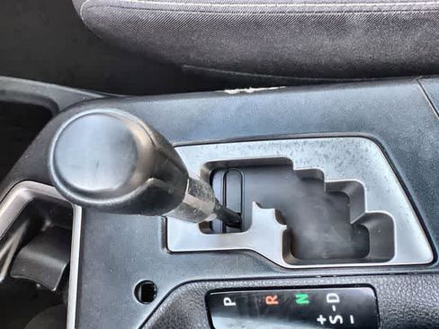Used 2018 Toyota RAV4 XLE FWD image 16