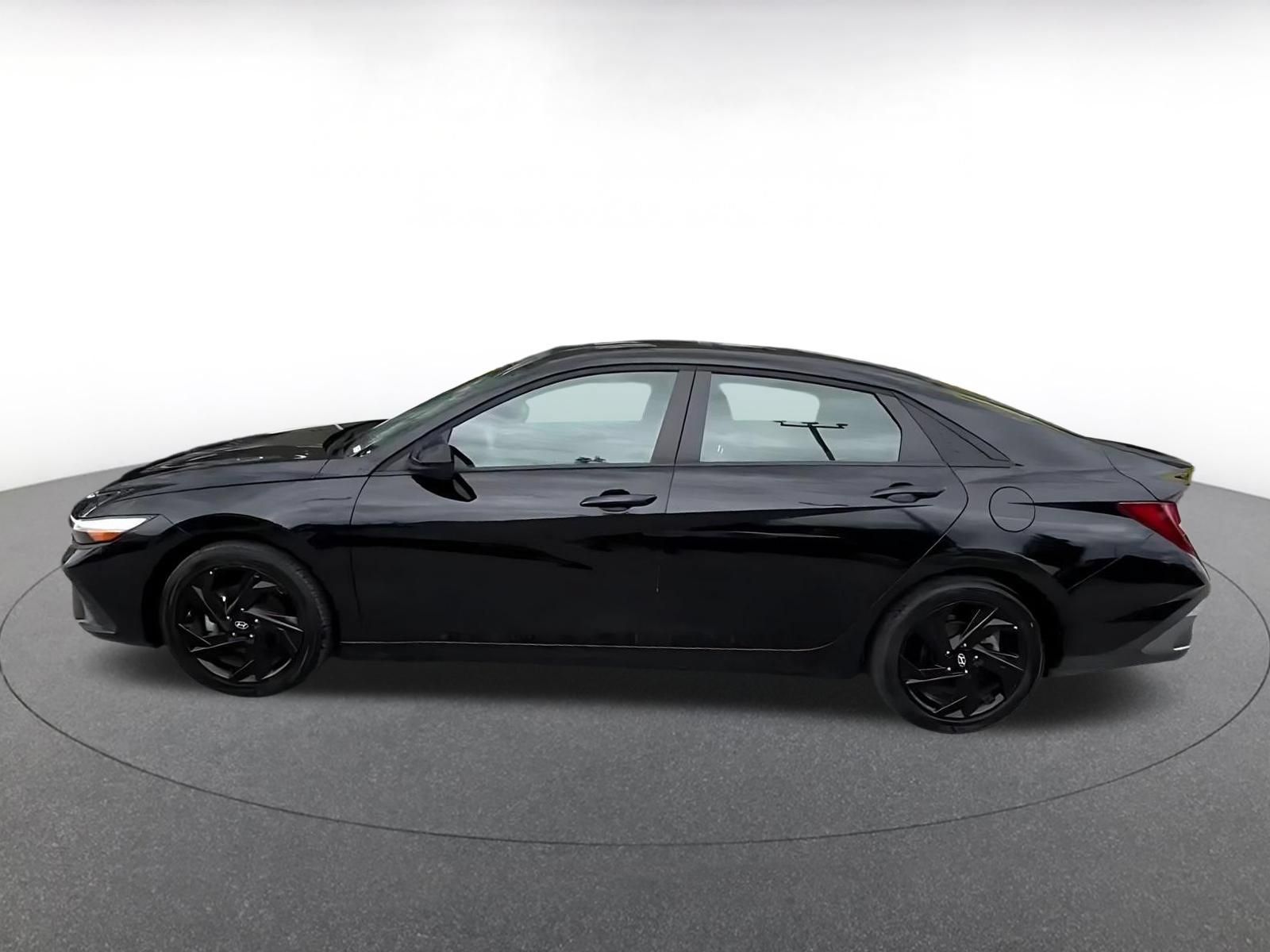 Used 2026 Hyundai Elantra Sport FWD image 8