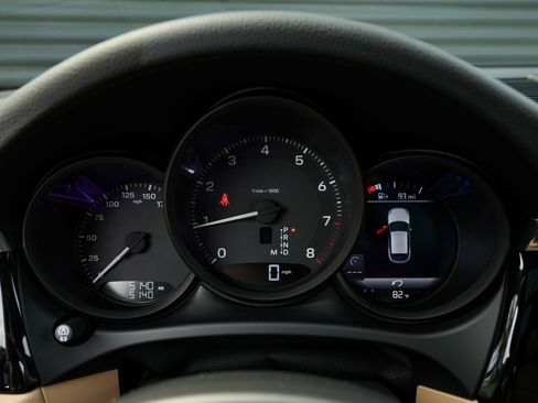 Certified 2026 Porsche Macan AWD/4WD image 23
