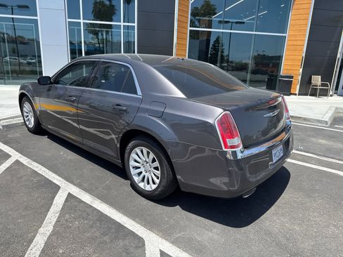 Used 2014 Chrysler 300 RWD image 3
