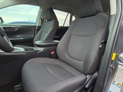 Used 2019 Toyota RAV4 LE image 15